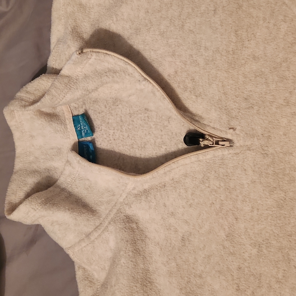 Fuzzy pullover - Picture 2 of 3